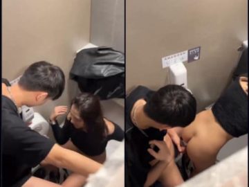 Quay lén đôi bạn trẻ phang nhau trong nhà vệ sinh