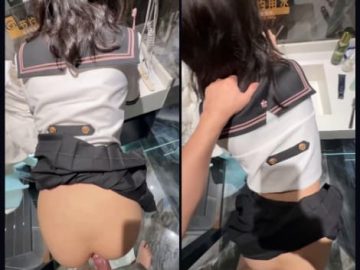 Dập em gái nữ sinh trước gương nhà vệ sinh